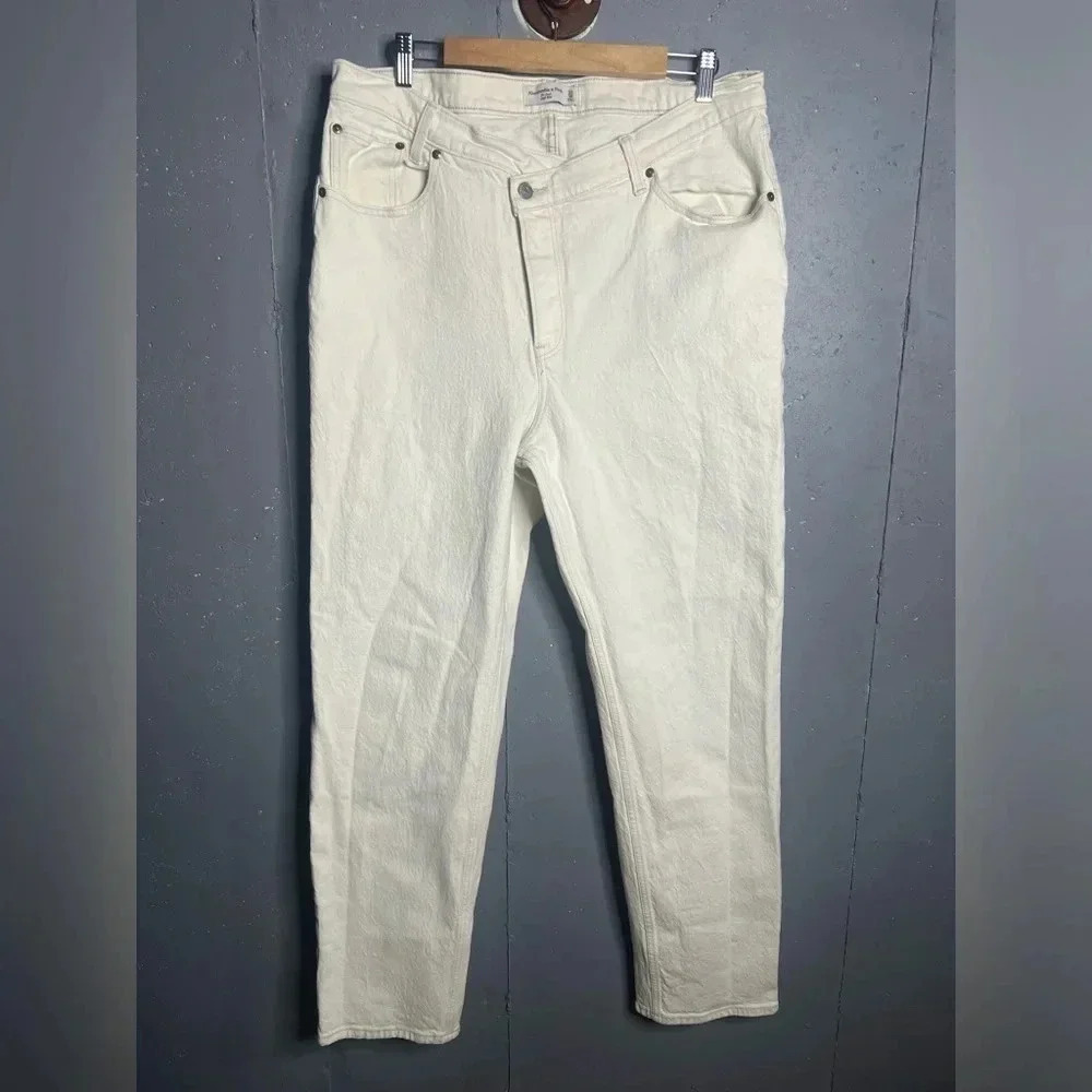 Abercrombie & Fitch The Dad High Rise Crossover Jeans
